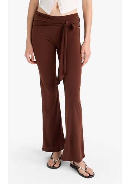 Flare Fit Normal Bel Bağlamalı Standart Boy Pantolon