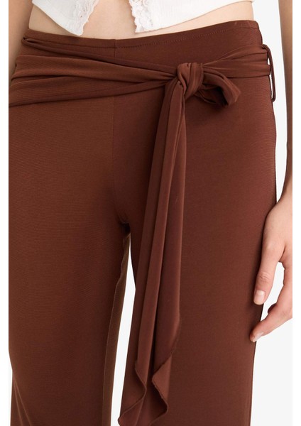 Flare Fit Normal Bel Bağlamalı Standart Boy Pantolon