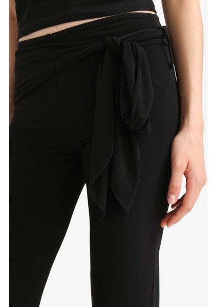 Flare Fit Normal Bel Bağlamalı Standart Boy Pantolon