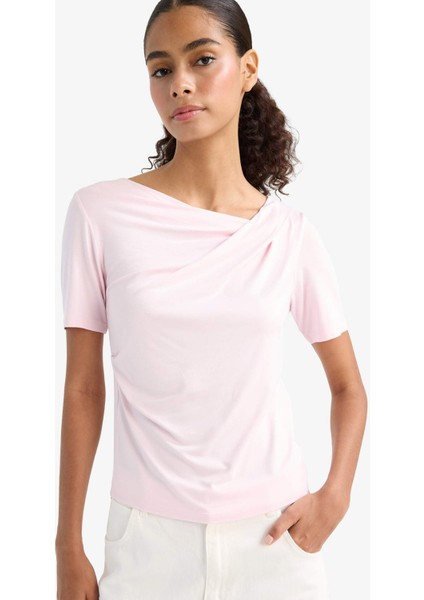 Slim Fit Dar Kesim Kayık Yaka Kısa Kollu Tişört