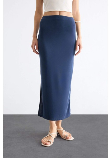 Slim Fit Dar Kesim Yırtmaçlı Midi Etek F8335AX25SM