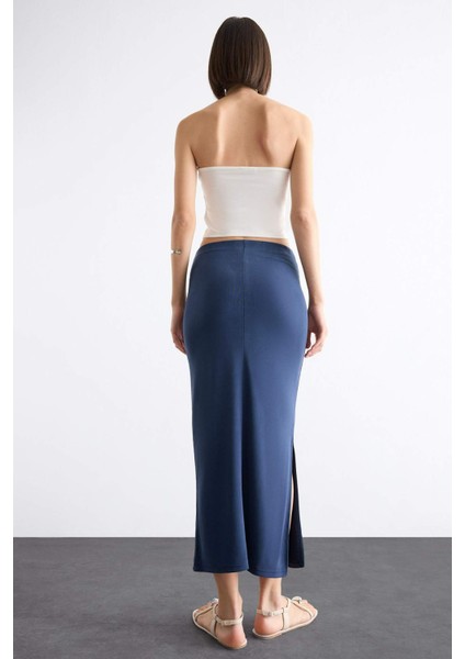 Slim Fit Dar Kesim Yırtmaçlı Midi Etek F8335AX25SM