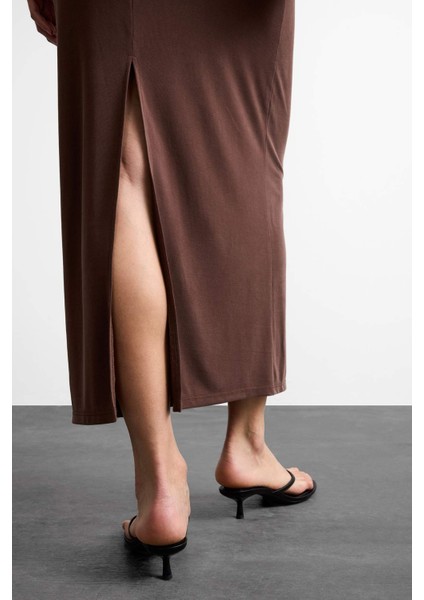 Slim Fit Dar Kesim Yırtmaçlı Midi Etek F8335AX25SM