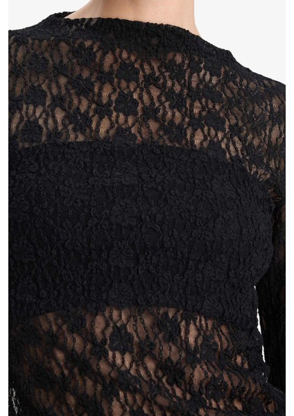 Slim Fit Dar Kesim Kayık Yaka Dantel Uzun Kollu Bluz