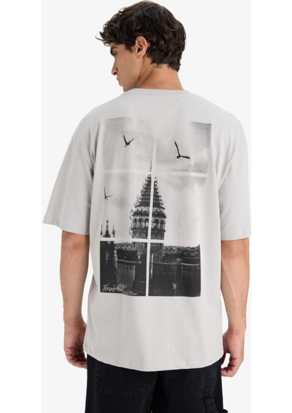 %100 Pamuk Boxy Fit Bisiklet Yaka Sırt Baskılı Kısa Kollu Tişört F8557AX25HS