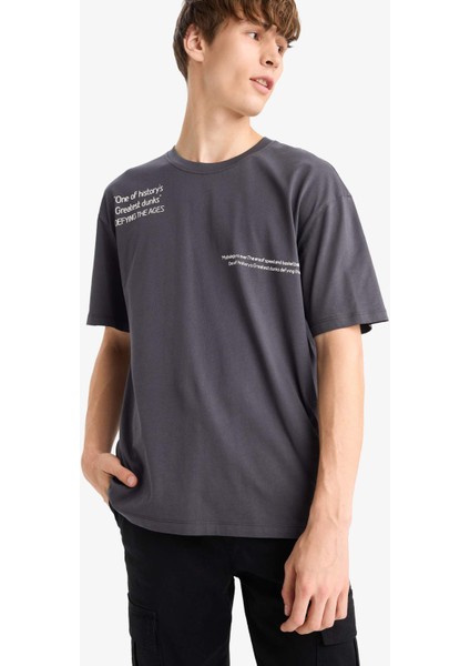 %100 Pamuk Boxy Fit Rahat Kesim Bisiklet Yaka Sırt Baskılı Kısa Kollu Tişört F8329AX25AU