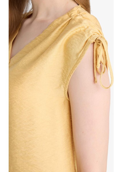 V Yaka Kısa Kollu Büzgü Detaylı Gömlek F2052AX25SM