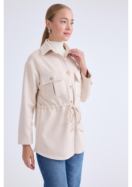 Beli Bağcıklı Kapak Cepli Düğmeli Ceket indirimleri
