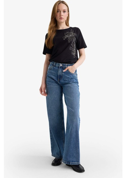 Regular Fit Bisiklet Yaka Nakışlı Penye Kısa Kollu Tişört F6479AX25AU