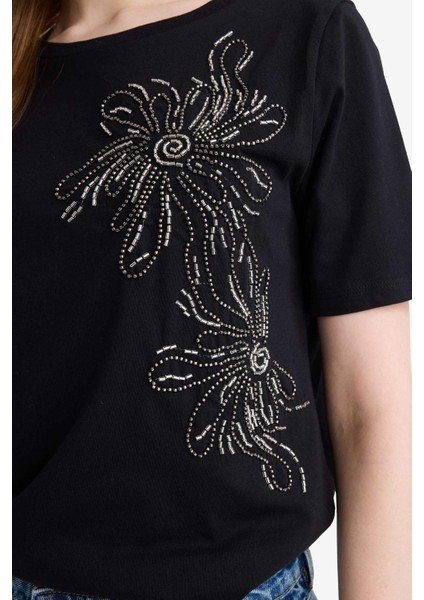 Regular Fit Bisiklet Yaka Nakışlı Penye Kısa Kollu Tişört F6479AX25AU