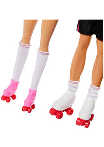 & Ken 65. Yıl Parti Bebek Seti 1980'ler Tarzında Patenli 6 Aksesuar ile Eğlenceli Oyun