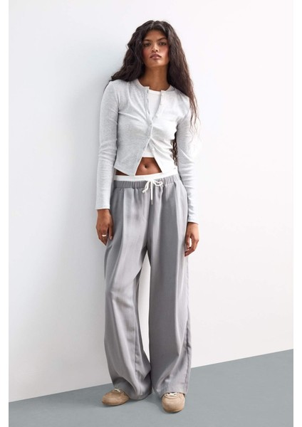 Afra x DeFacto Baggy Fit Çift Cepli Normal Bel Standart Boy Tensel Pantolon F9743AX25HS