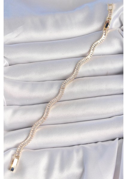 Bfs Pirinç Gold Renk Su Yolu Zirkon Taşlı Model Kadın Bileklik fiyatları