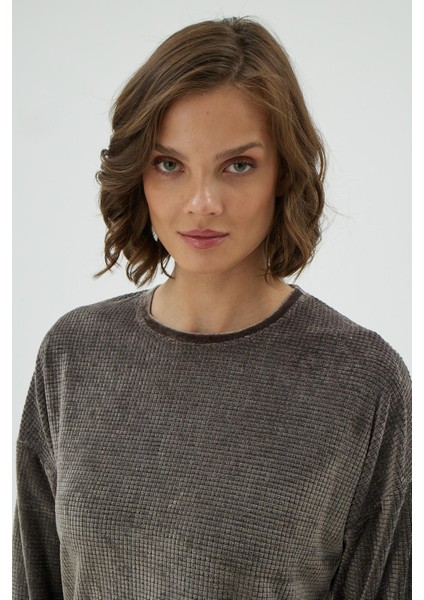 Kadın Kadife Rahat Kesim Uzun Kollu Geniş Paça Kahverengi Pijama Takımı C3T0N171 fırsatları