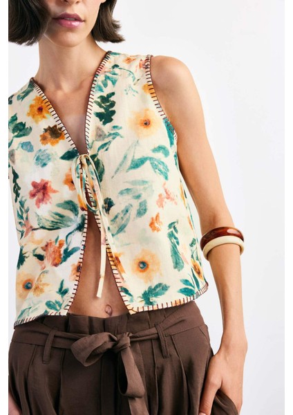 Fitted Çiçek Desenli Önden Bağlamalı Poplin Yelek F9940AX25SM