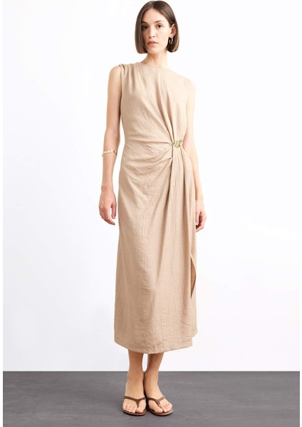 Fitted Toka Detaylı Poplin Kolsuz Yırtmaçlı Midi Elbise G0267AX25SM