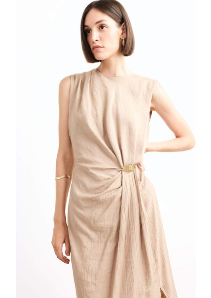 Fitted Toka Detaylı Poplin Kolsuz Yırtmaçlı Midi Elbise G0267AX25SM