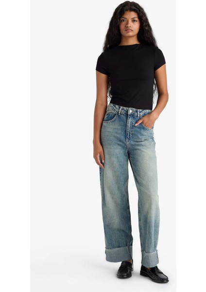 Slim Fit Dar Kesim Yarım Balıkçı Yaka Kısa Kollu Tişört E5906AX25AU