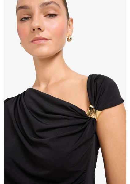 Slim Fit Dar Kesim Tek Omuzlu Toka Detaylı Bluz F9506AX25AU