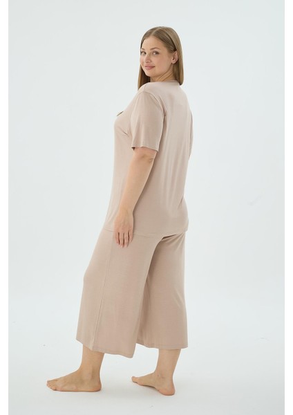 Büyük Beden V Yaka Kısa Kollu Capri Alt Pijama Takımı C7T5N371 indirimleri