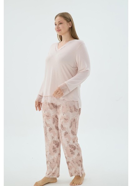 Kadın Büyük Beden Dantel Detaylı V Yaka Uzun Kollu Desenli Pijama Takımı C8T3N271 modelleri