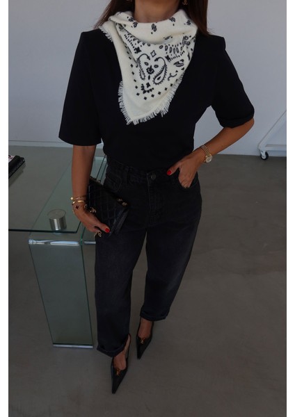 Omuzu Vatkalı Basic Tişört modelleri