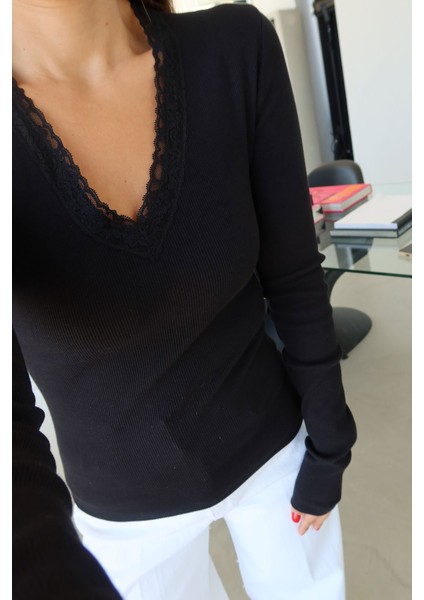 Yakası Dantelli Uzun Kollu Bluz fiyatları