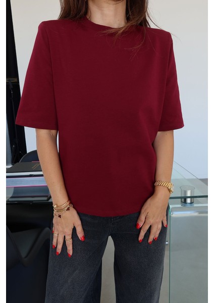 Omuzu Vatkalı Basic Tişört modelleri