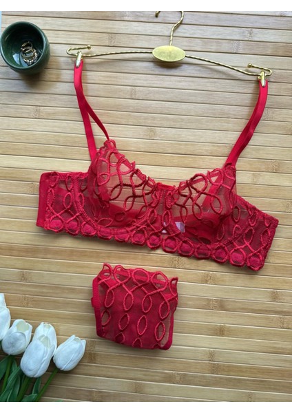 Dantel Desteksiz Balenli Sütyen & String Takımı 75-90B fırsatları