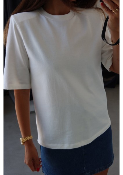 Omuzu Vatkalı Basic Tişört fiyatları