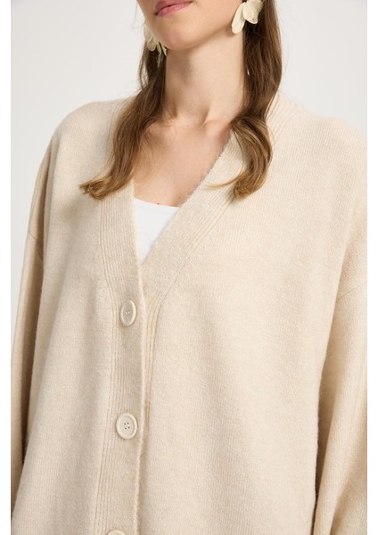 Oversize Düğmeli Triko Hırka Ekru fiyatları