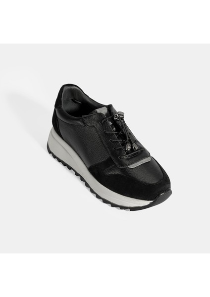Kadın Siyah Bağcıklı Deri Spor Ayakkabı indirimleri