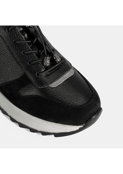 Kadın Siyah Bağcıklı Deri Spor Ayakkabı