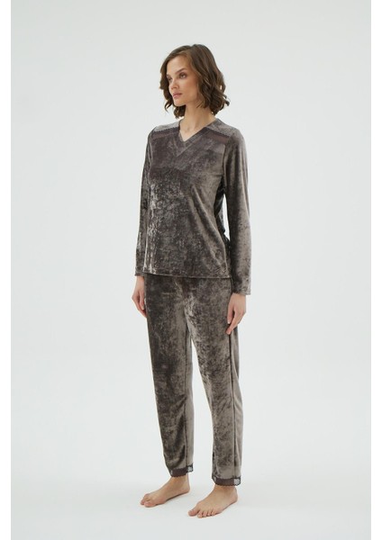 Kadın Kadife Dantel Detaylı Uzun Kollu Kahve Pijama Takımı C2T0N171