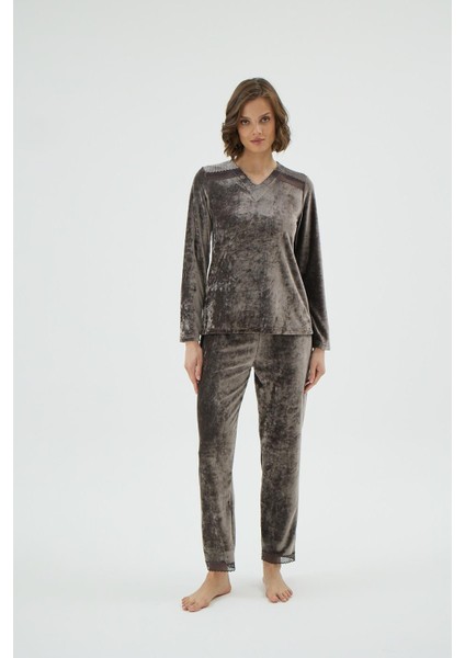 Kadın Kadife Dantel Detaylı Uzun Kollu Kahve Pijama Takımı C2T0N171 fiyatları