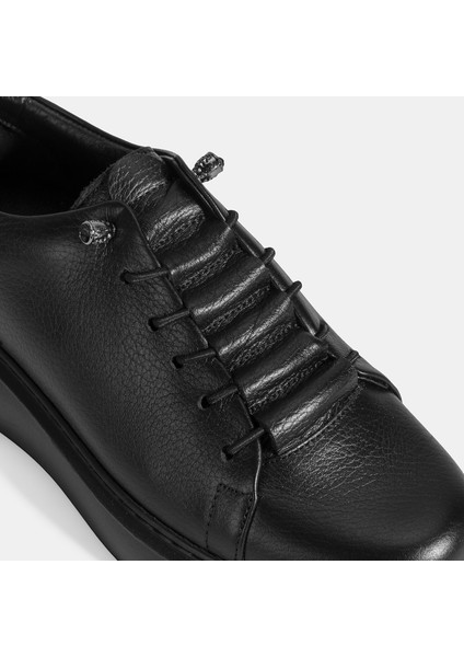 Kadın Siyah Bağcıklı Deri Spor Ayakkabı