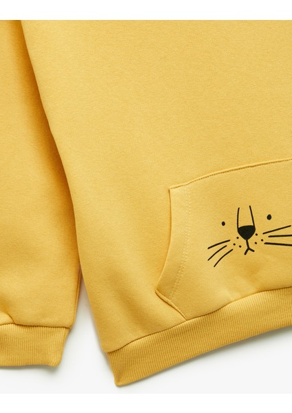 Şardonlu Uzun Kollu Kanguru Cepli Aslan Baskılı Kapşonlu Sweatshirt modelleri