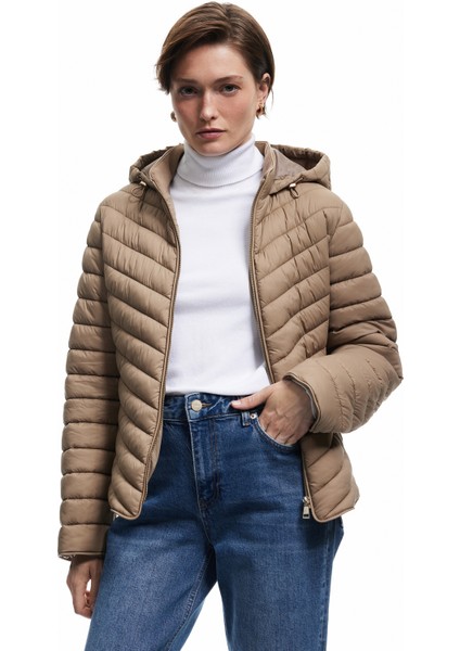 Uzun Kollu Cepli Fermuarlı Su Itici Kapüşonlu Şişme Mont modelleri