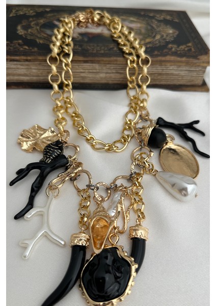 Siyah ve Altın Inci Detaylı Gotik Tarz Zincirli Charm Tasarım Kolye fırsatları