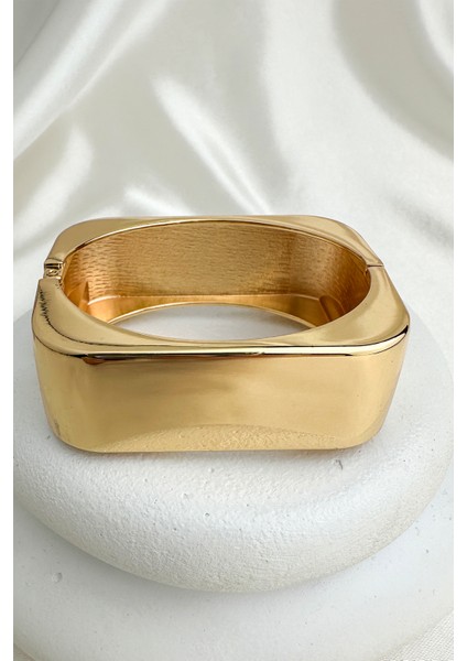 Özel Seri Altın Rengi Kare Form Kelepçe Bileklik (Iç Çapı:6cm)