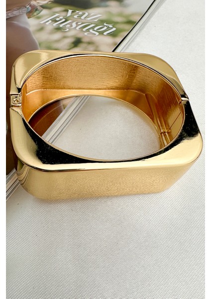 Özel Seri Altın Rengi Kare Form Kelepçe Bileklik (Iç Çapı:6cm) fırsatları