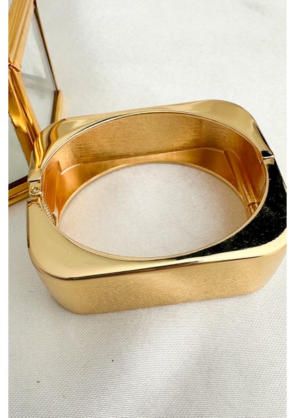 Özel Seri Altın Rengi Kare Form Kelepçe Bileklik (Iç Çapı:6cm) indirimleri