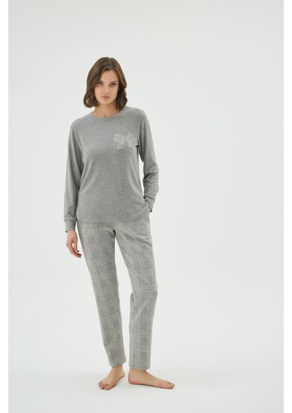 Kadın Uzun Kollu Fiyonklu Gri Üst Kareli Alt Pijama Takımı C8T2N961 fiyatları