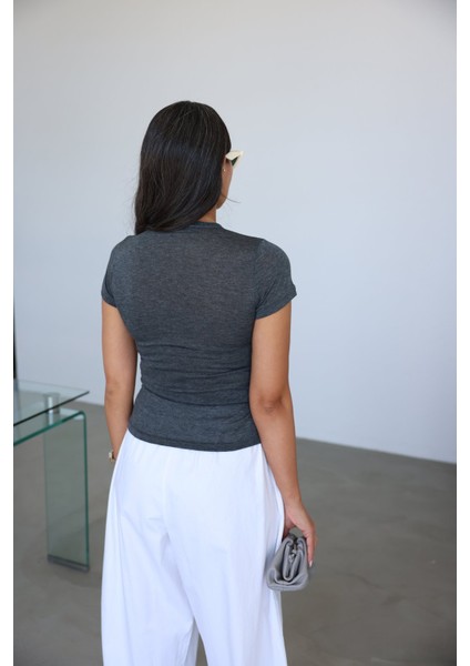 Kısa Kol Bisiklet Yaka Tişört fırsatları