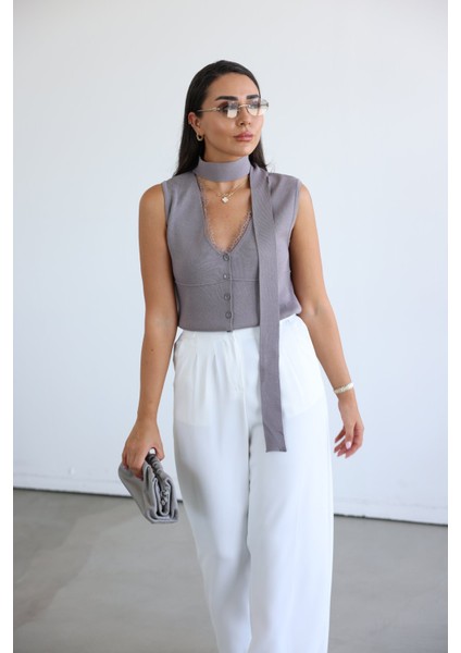 Yakası Dantelli Boyundan Bağlamalı Yelek