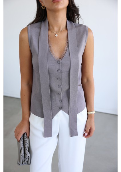 Yakası Dantelli Boyundan Bağlamalı Yelek fiyatları