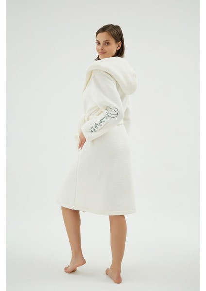 Kadın Kapüşonlu Yumuşak Dokulu Cepli Kemerli Ekru Sabahlık C0T8N071 fırsatları