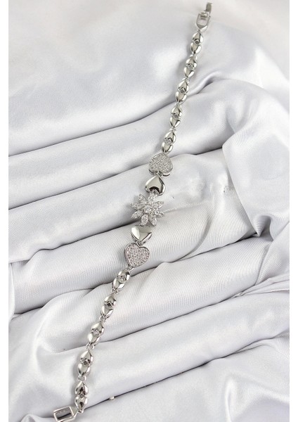 Bfs Pirinç Zirkon Taşlı Kalp Detaylı Çiçek Model Gümüş Renk Kadın Bileklik fiyatları