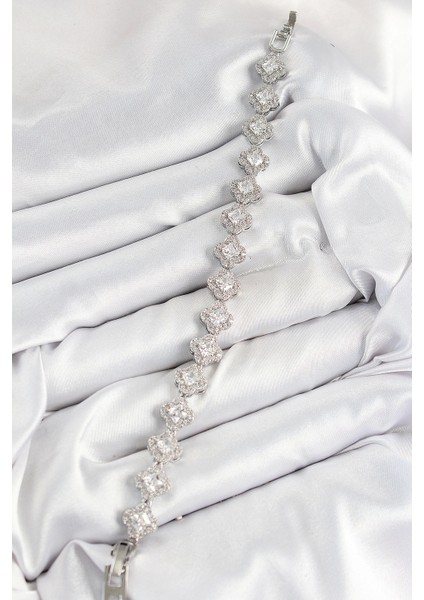 Bfs Pirinç Zirkon Taşlı Yonca Baget Model Gümüş Renk Vıp Seri Kadın Bileklik fiyatları