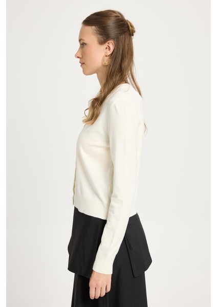 Düğmeli Triko Hırka Ekru fırsatları